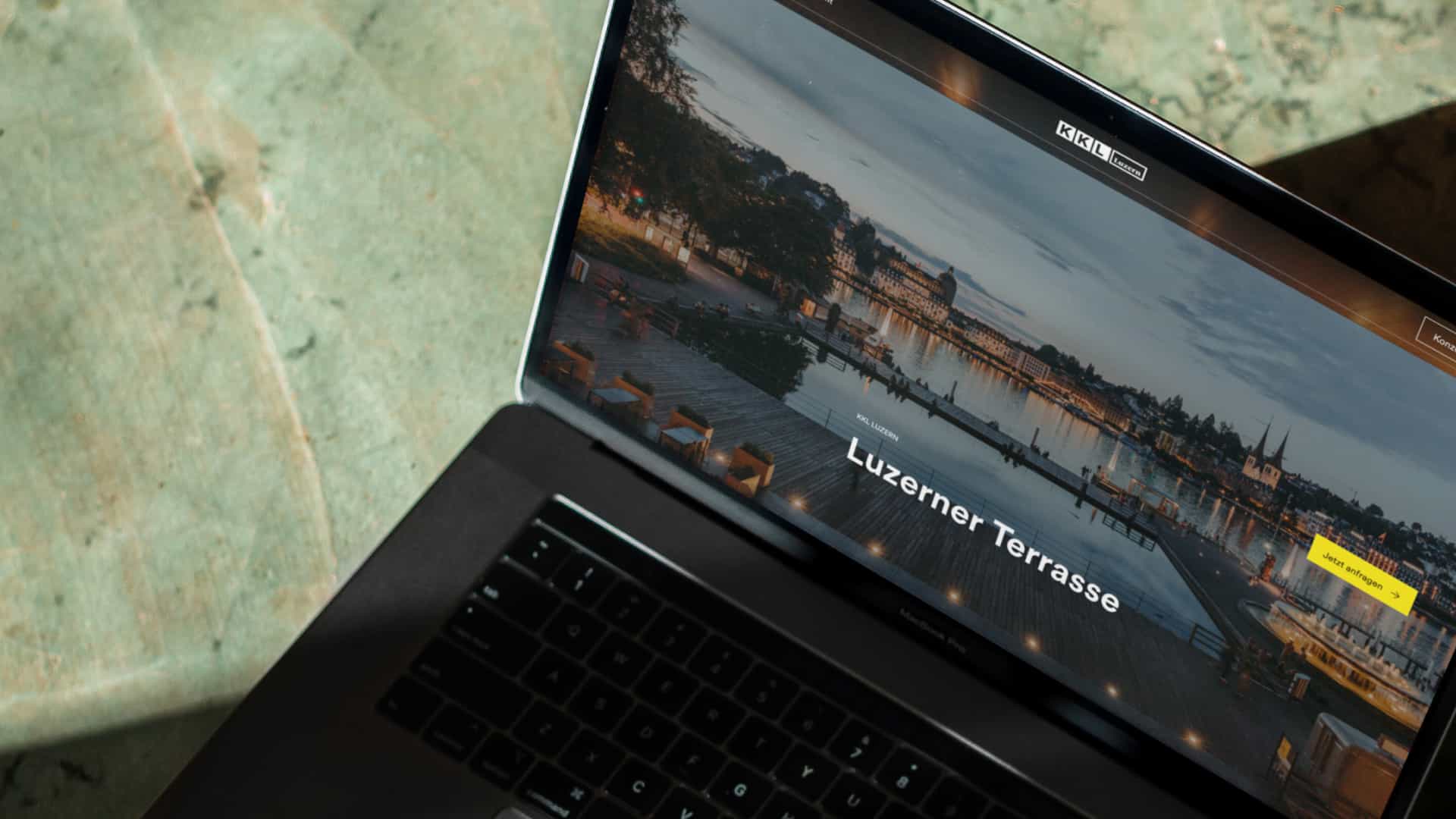 &why: KKL - mockup of KKL Website auf einem Laptop