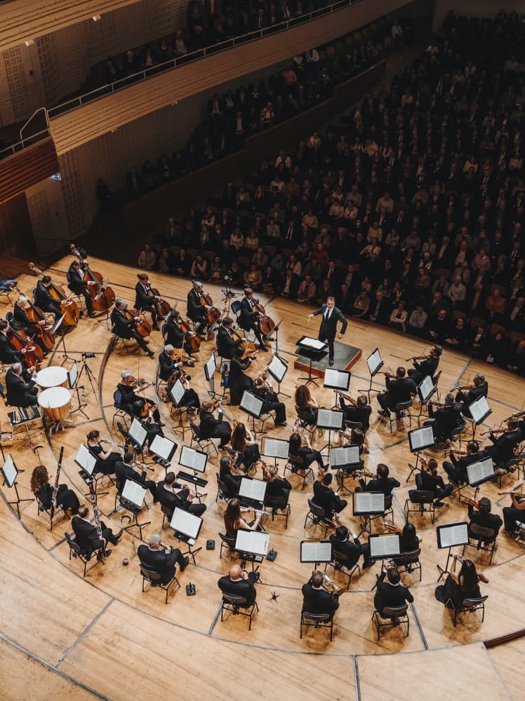 &why: KKL stage with musicians